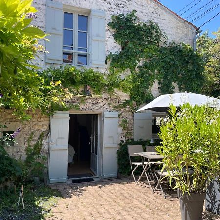 Gite Du Presbytere Port D'Envaux, Ravissante Maison De Charme ภายนอก รูปภาพ