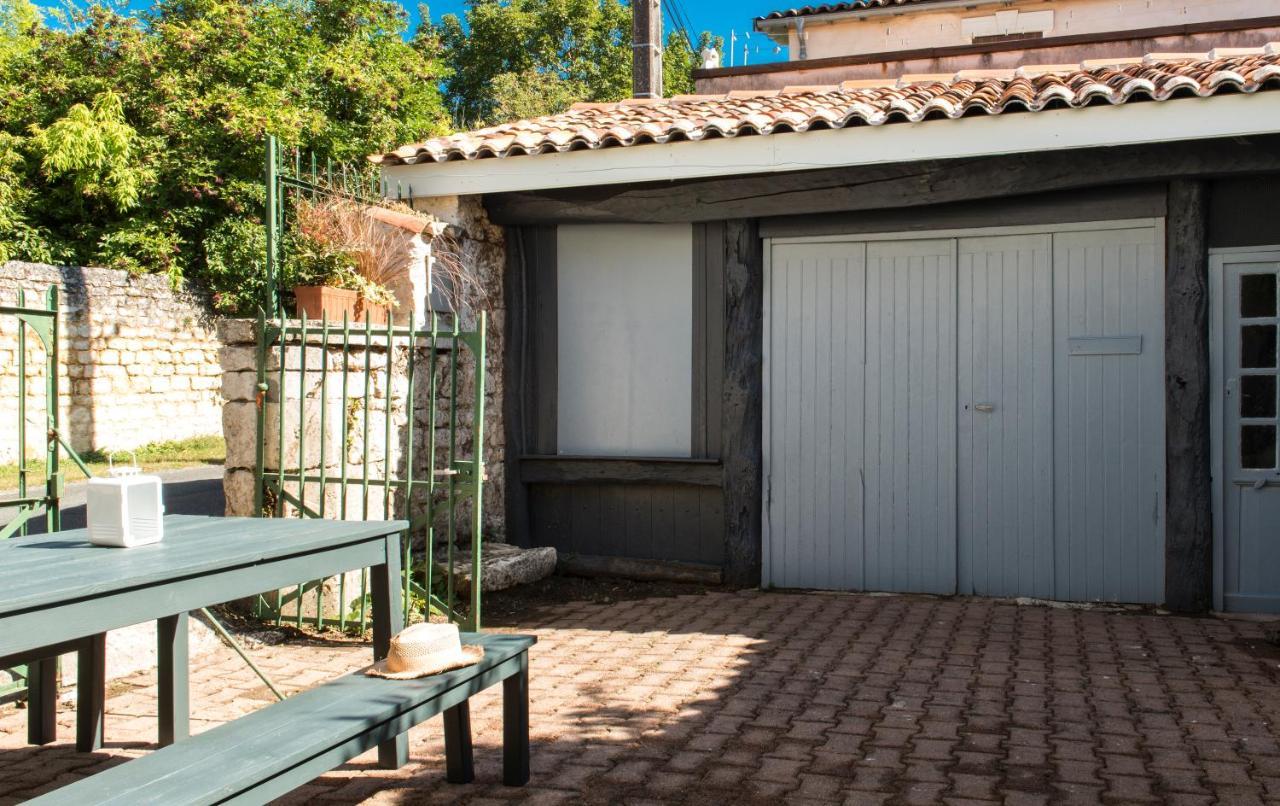 Gite Du Presbytere Port D'Envaux, Ravissante Maison De Charme ภายนอก รูปภาพ