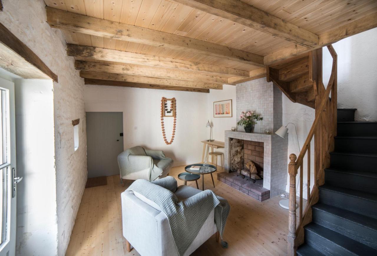 Gite Du Presbytere Port D'Envaux, Ravissante Maison De Charme ภายนอก รูปภาพ
