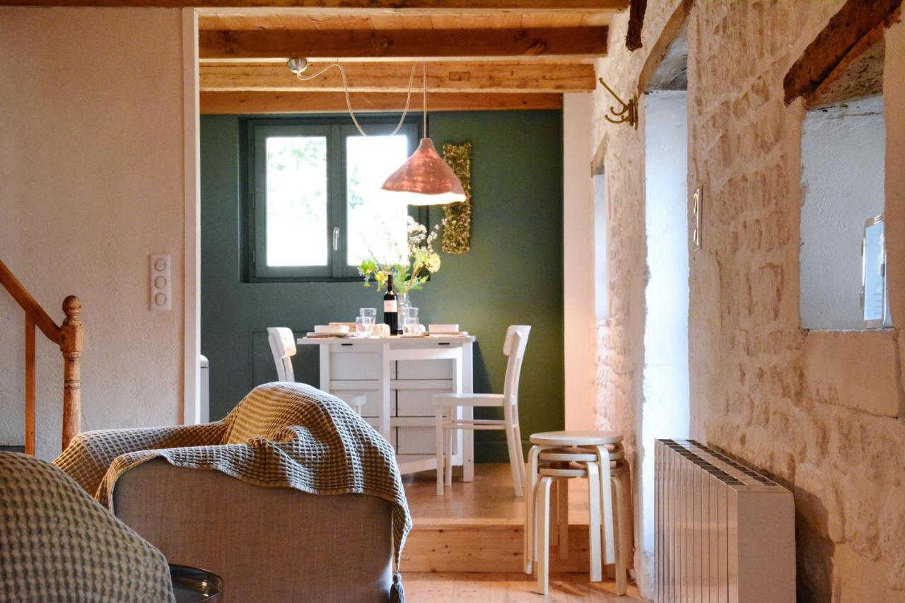 Gite Du Presbytere Port D'Envaux, Ravissante Maison De Charme ภายนอก รูปภาพ