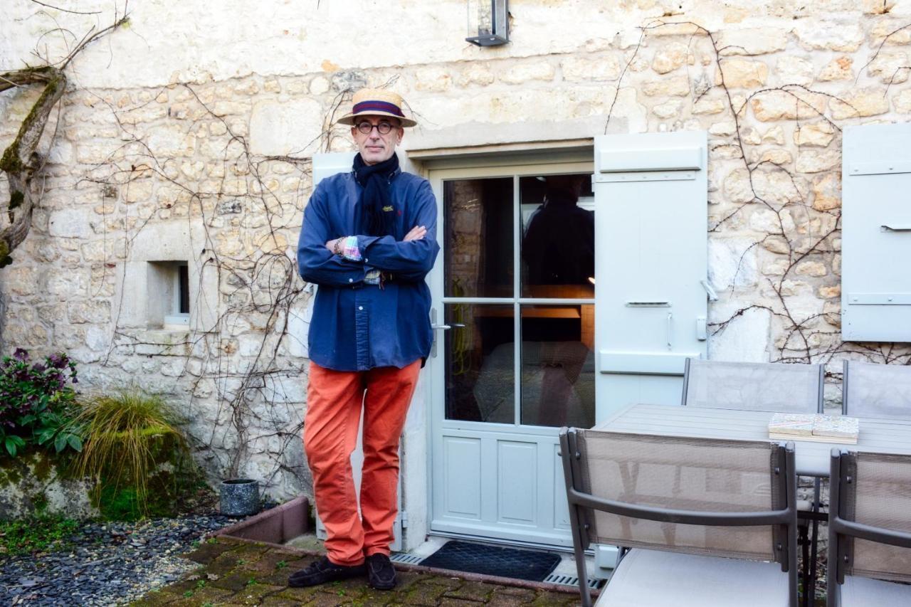 Gite Du Presbytere Port D'Envaux, Ravissante Maison De Charme ภายนอก รูปภาพ