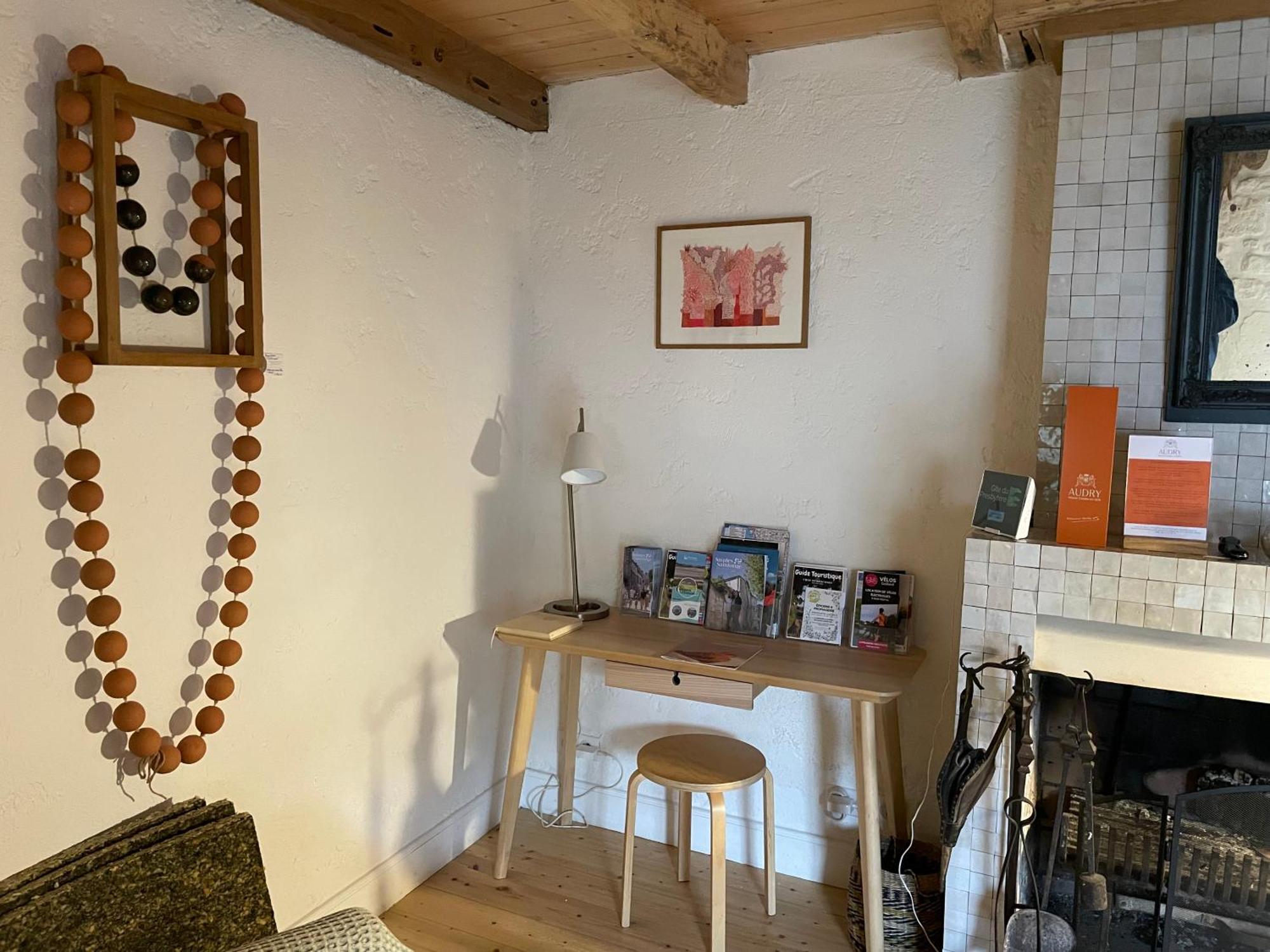 Gite Du Presbytere Port D'Envaux, Ravissante Maison De Charme ภายนอก รูปภาพ