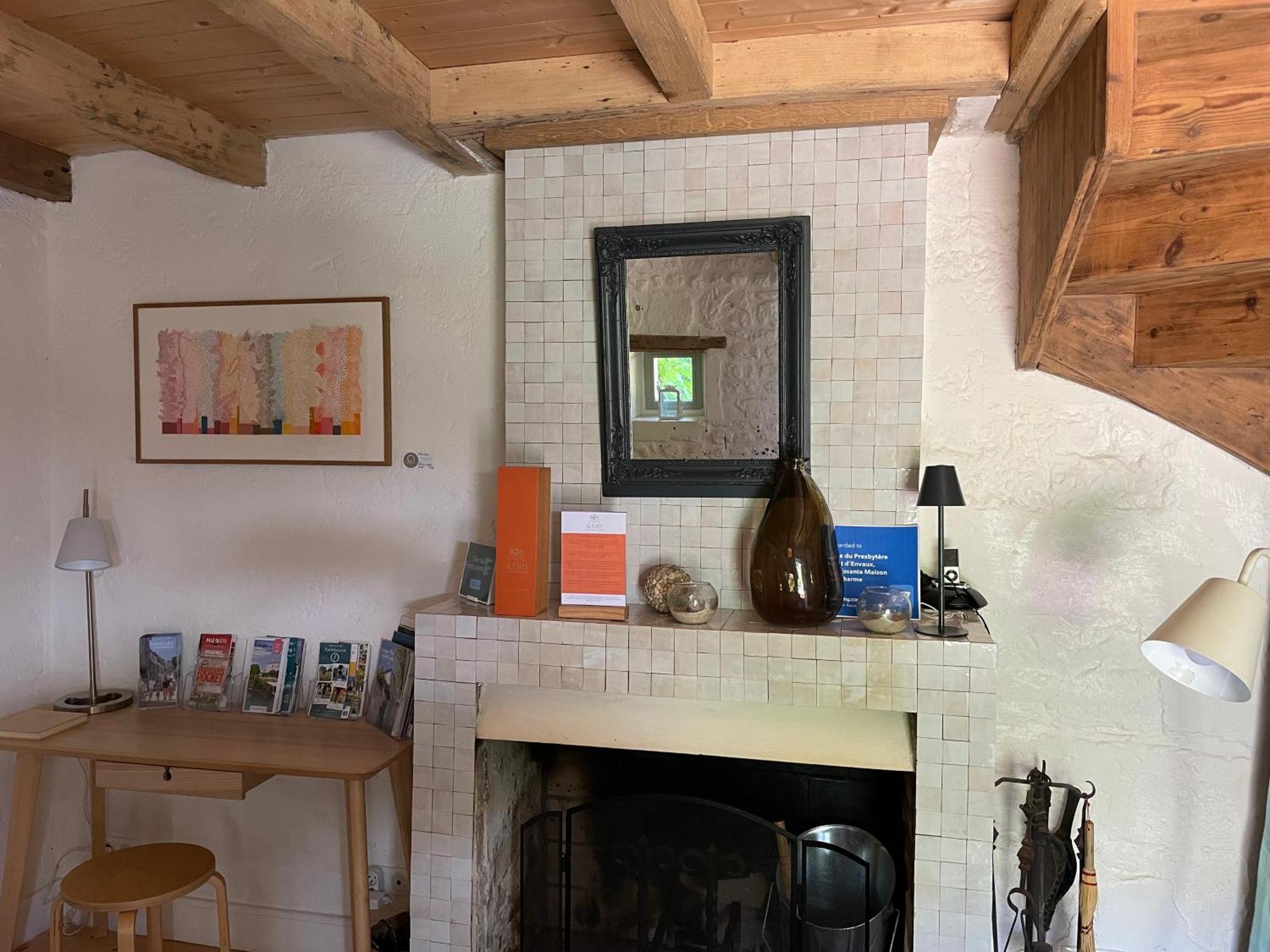 Gite Du Presbytere Port D'Envaux, Ravissante Maison De Charme ภายนอก รูปภาพ