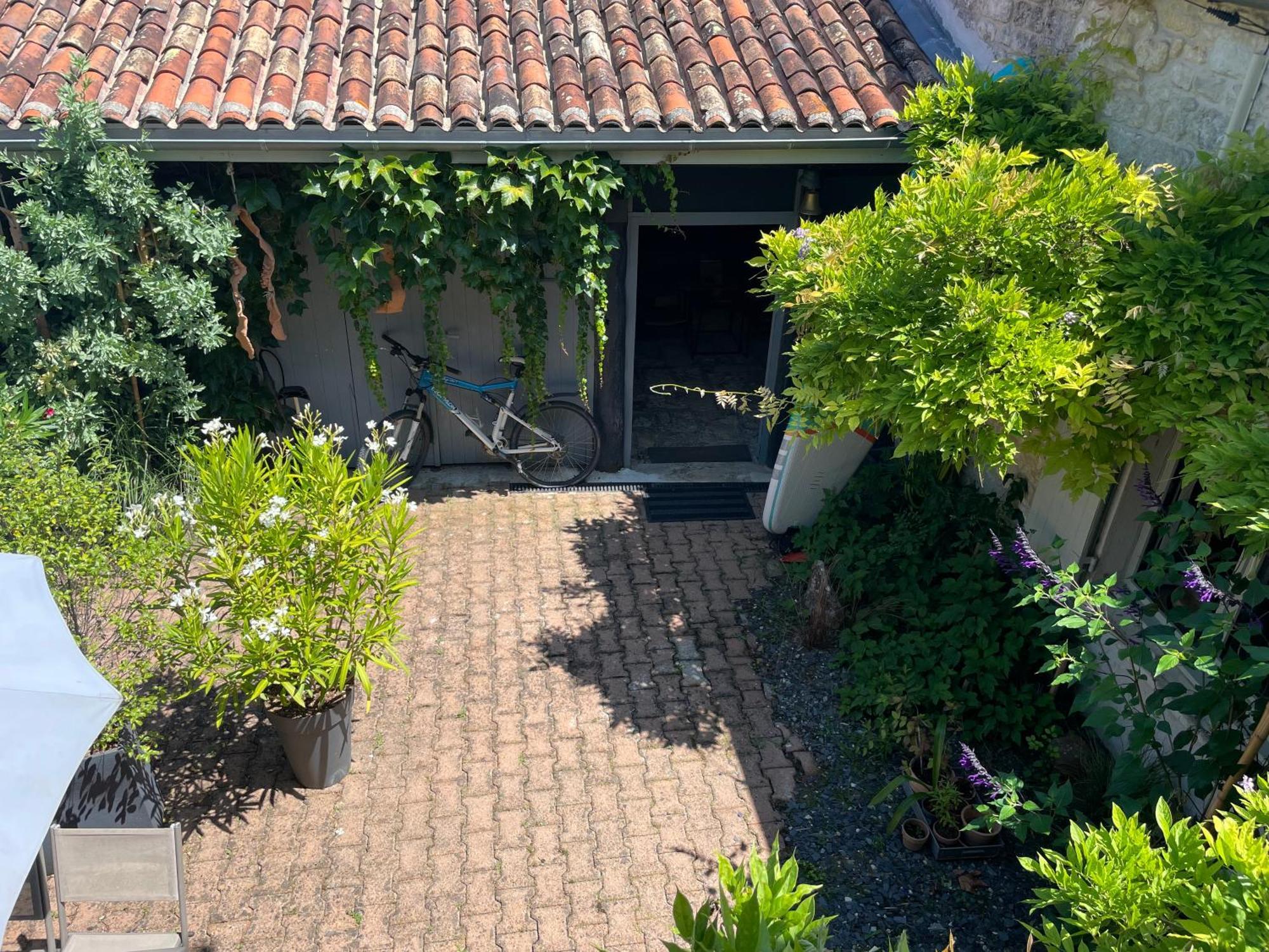 Gite Du Presbytere Port D'Envaux, Ravissante Maison De Charme ภายนอก รูปภาพ